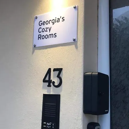 Georgia's Cozy #1 Apartment